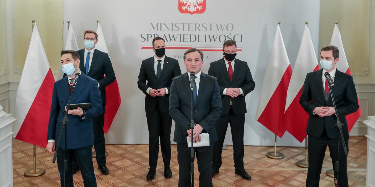 16.11.2020 Warszawa Konferencja ministra sprawiedliwości Zbigniewa Ziobry nt. powiązania wypłat z budżetu Unii Europejskiej z zasadą praworządności 