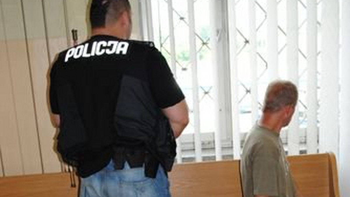 Policjanci z Tarnowskich Gór zatrzymali 45-letniego mężczyznę podejrzewanego o pedofilię. Jak ustalili śledczy, zatrzymany zatrudniony w ośrodku szkolno-wychowawczym molestował jednego z wychowanków.