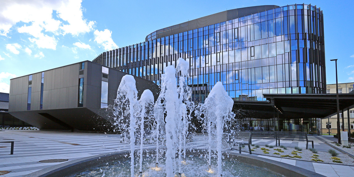 Łódzki Blue Tower - nowy budynek pedagogiki i psychologii Uniwersytetu Łódzkiego