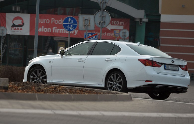 Lexus GS 300h, którym Agnieszka Radwańska podróżowała po Krakowie