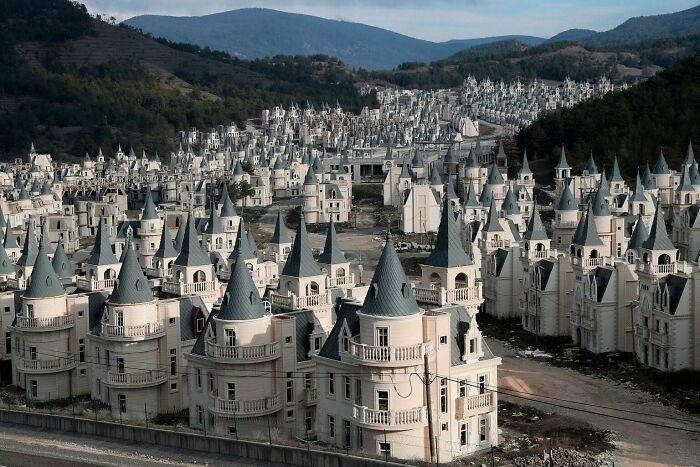 Mestečko s domčekmi na Disneyho štýl.