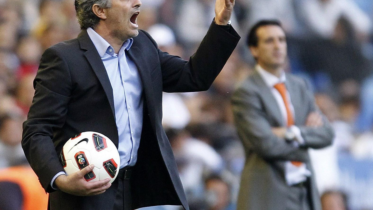 Jose Mourinho podczas sobotniego meczu z Valencią (3:2) po bramce Cristiano Ronaldo dał upust swoim emocjom i w oryginalny sposób celebrował gola dla Realu. Jeremy Mathieu uważa, że Portugalczyk okazał brak szacunku wobec ekipy Nietoperzy.