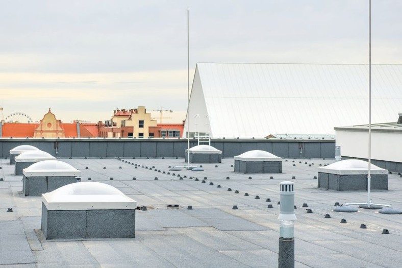 Strategiczna transformacja lidera. MERCOR finalizuje sprzedaż części działalności grupie Kingspan i rozwija markę mcr