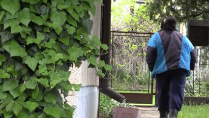 „Ha nincs pénze, akkor másképp kell fizetni” – Egykori tanárát akarta megerőszakolni egy részeg férfi Karcsán – videó