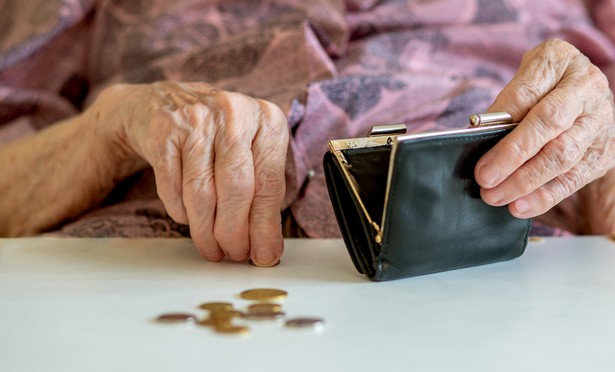 Waloryzacja emerytur i dodatków w 2026 roku. Ile zyskają seniorzy? Kwoty brutto i netto [TABELA]