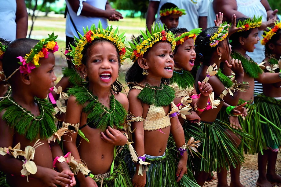 Kiritimati (Kiribati). Wzruszające występy dzieci z miejscowych szkół przygotowane na nasz przyjazd.