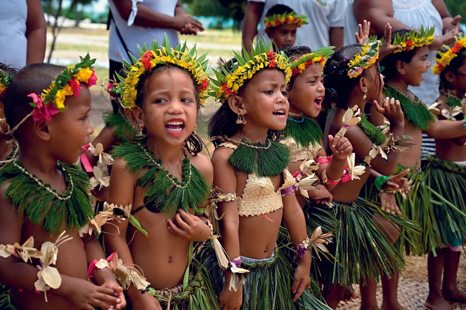 Kiritimati (Kiribati). Wzruszające występy dzieci z miejscowych szkół przygotowane na nasz przyjazd.