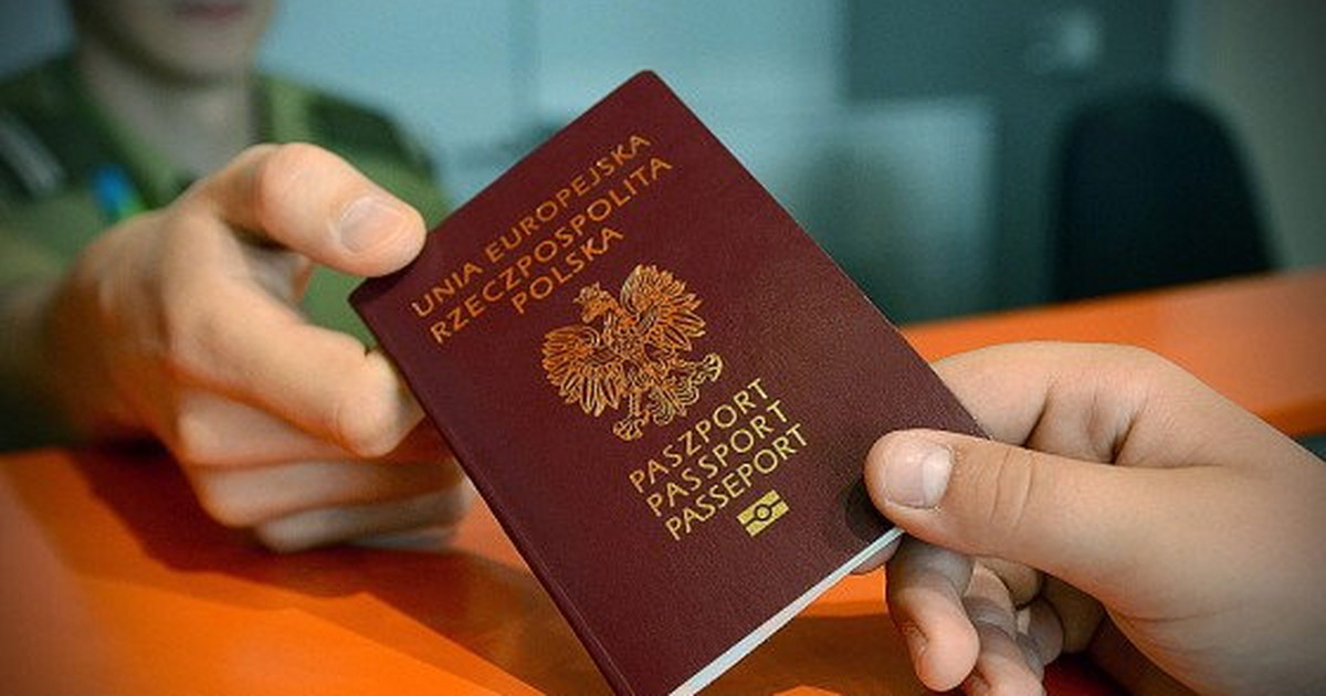 Niemowlę z podwójnym obywatelstwem nie mogło wylecieć z Polski. "Niedopatrzenie rodziców"?