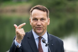 Sikorski do Mentzena: Pomoc Ukrainie jest w interesie polskiego podatnika
