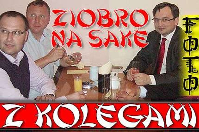 Ziobro pije sake z kolegami! FOTO