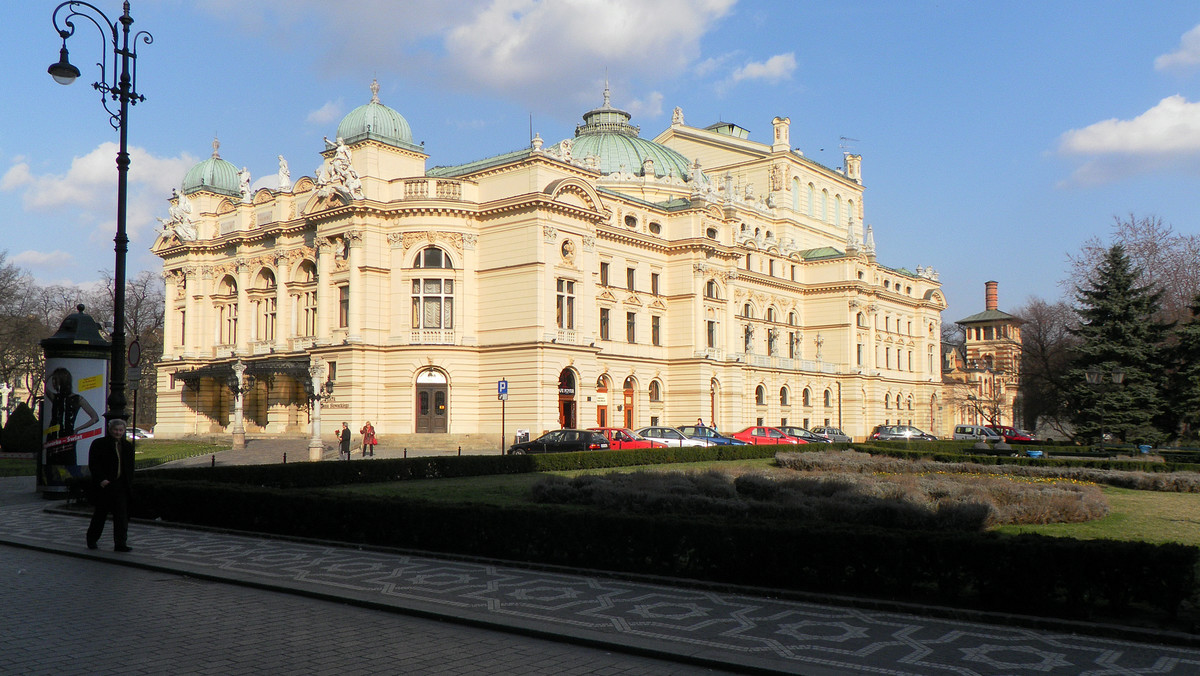 "Maskaradę" Michaiła Lermontowa, porównywalną często do szekspirowskiego "Otella", wystawi Teatr im. Juliusza Słowackiego w Krakowie. Premiera sztuki zaadaptowanej na scenę przez rosyjskiego reżysera Nikołaja Koladę odbędzie się w sobotę.