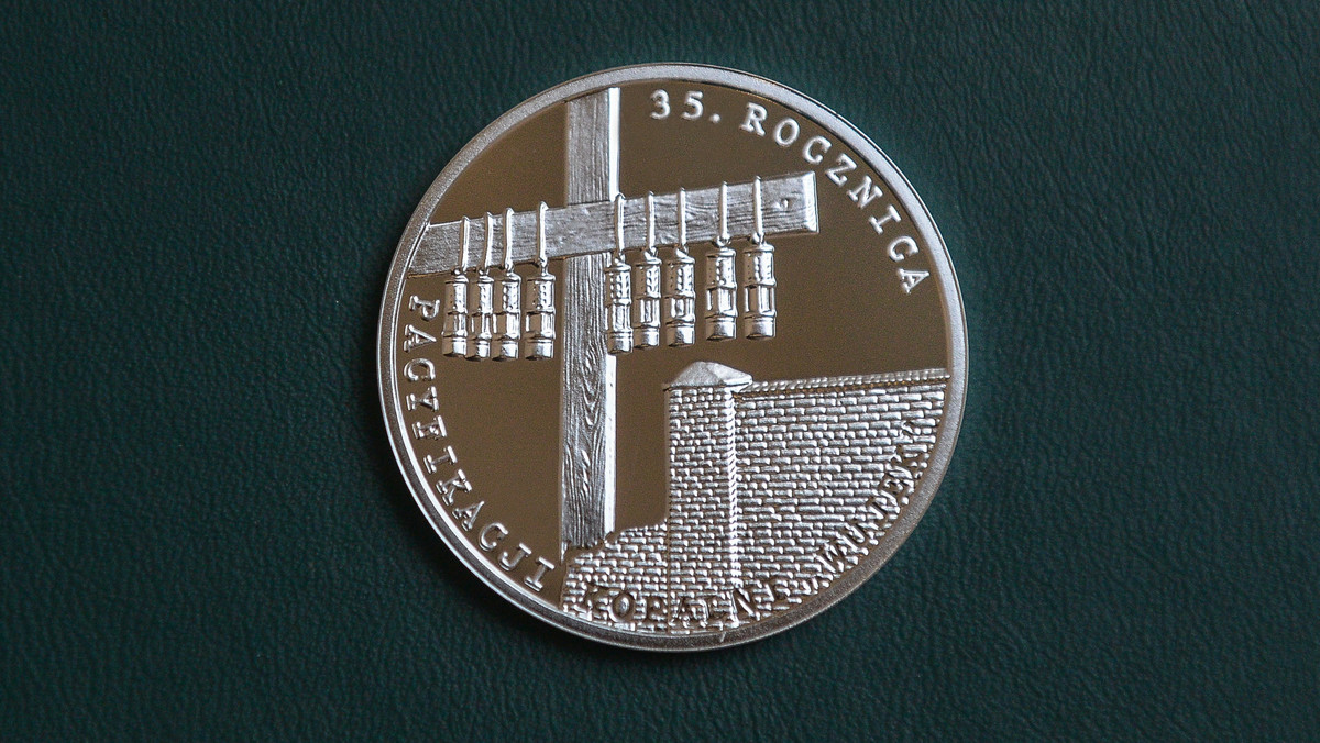 Upamiętniająca 35. rocznicę pacyfikacji kopalni Wujek srebrna moneta kolekcjonerska Narodowego Banku Polskiego trafiła do obiegu. Poczta Polska przygotowała z kolei okolicznościową pocztówkę.