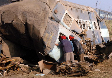 INDIA-TRAIN-ACCIDENT-WRECKAGE