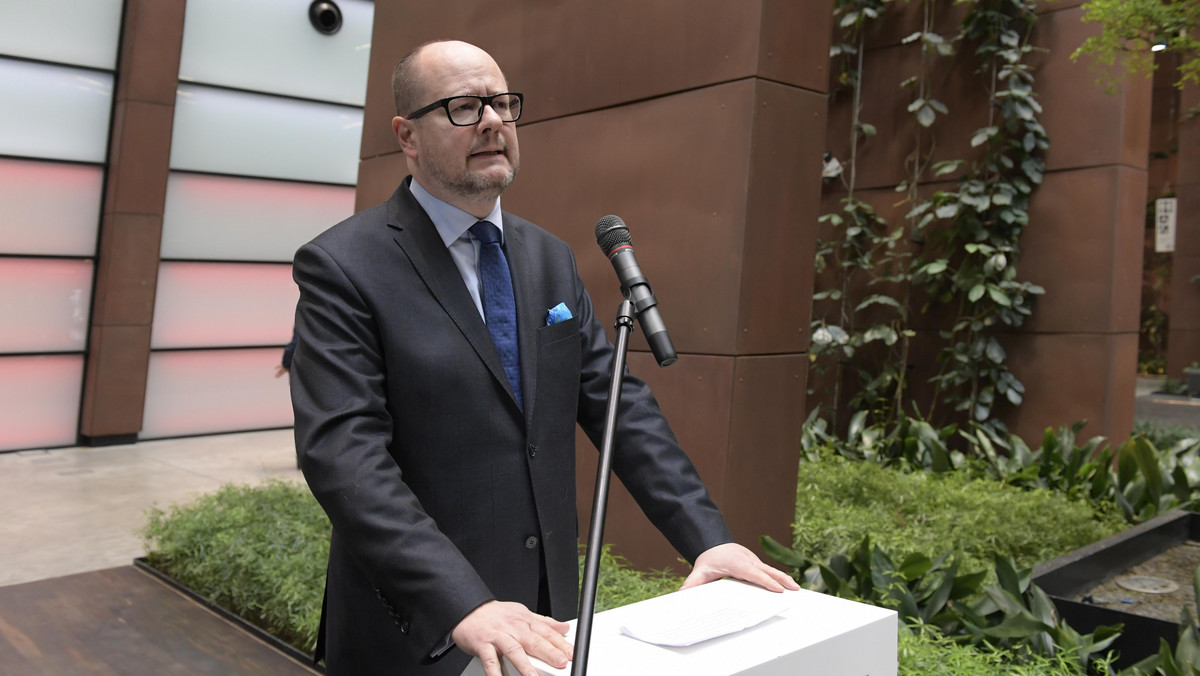 Prezydent Gdańska Paweł Adamowicz zapowiedział, że wraz z marszałkiem województwa pomorskiego Mieczysławem Strukiem skierują list protestacyjny do premiera ws. zapowiedzianego połączenia Orlenu i Lotosu.