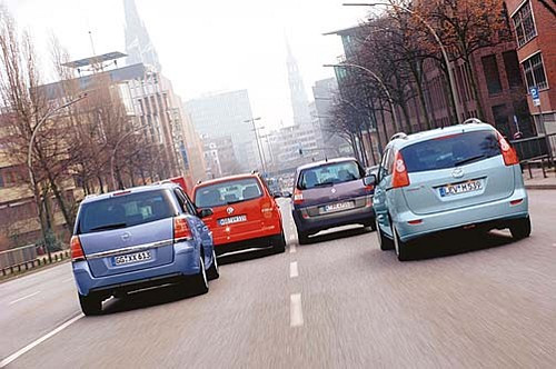 Mazda 5, Opel Zafira, VW Touran, Renault Scenic - Rodzinne mikrobusy