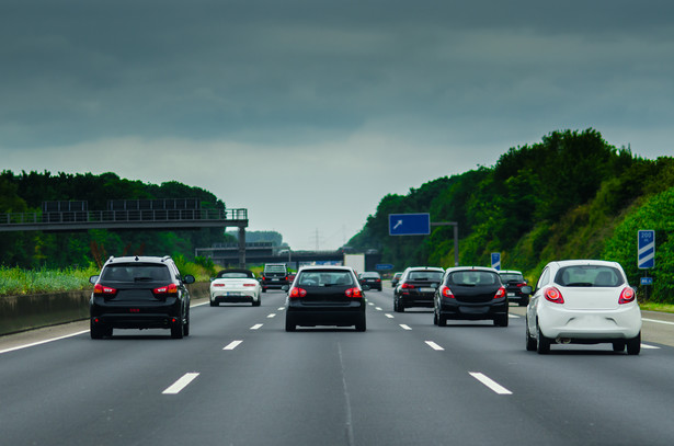 Samochody na niemieckiej autostradzie