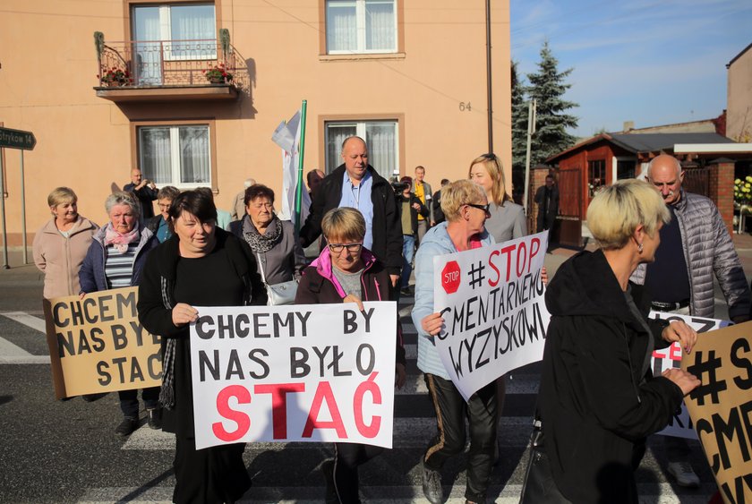 Mieszkańcy Brzezin protestują przeciw wysokim opłatom na cmentarzu 