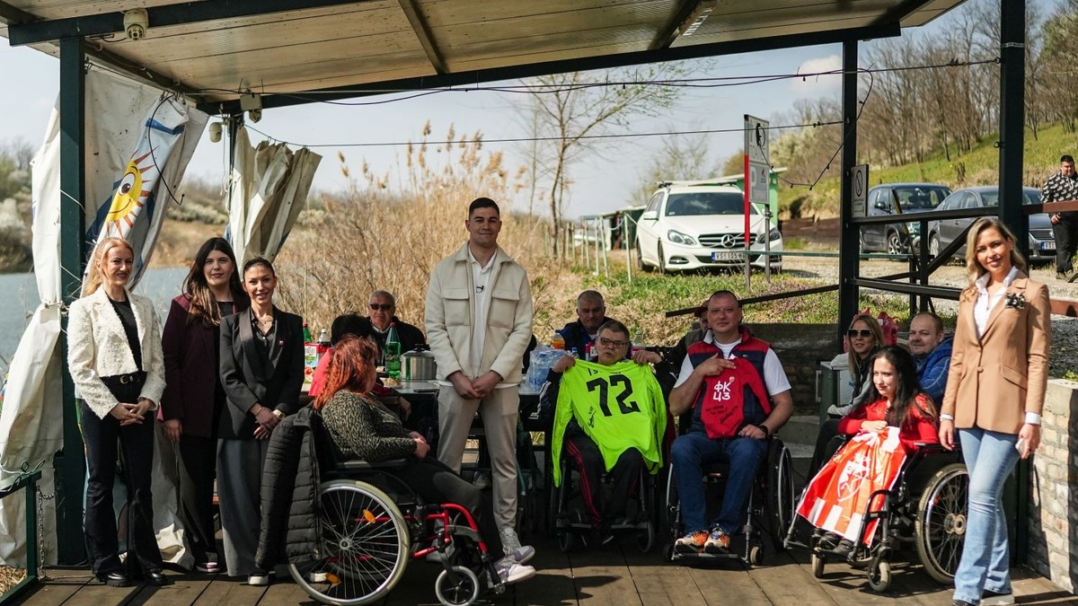 HUMANOST JE UTAKMICA U KOJOJ SVI POBEĐUJEMO Fondacija Mozzart i Ivan Guteša uručili donaciju udruženju "Parakvad" u Vršcu