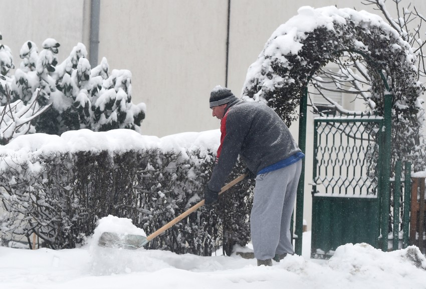 Domaćini moraju da raščiste sneg