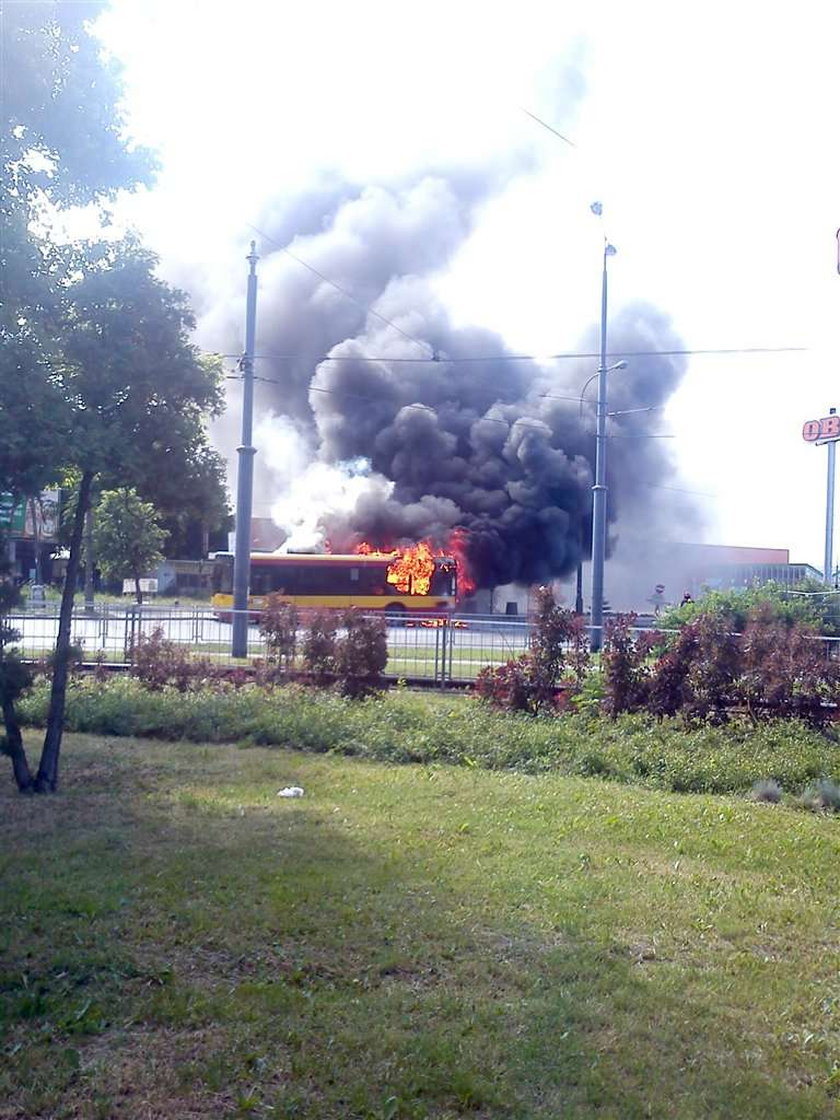 Panika! Na Okęciu spłonął autobus!