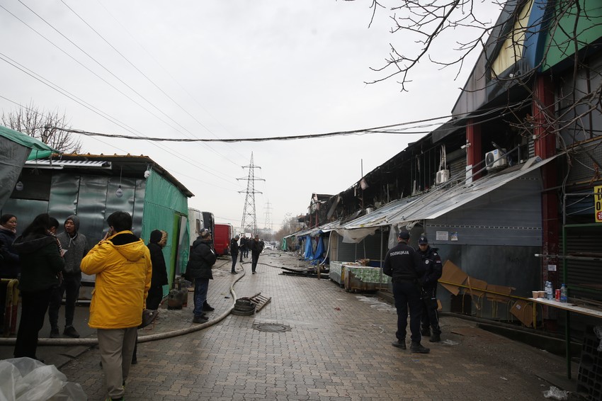 Policija ne da da se uđe unutra jer nije bezbedno, a i uviđaj je u toku