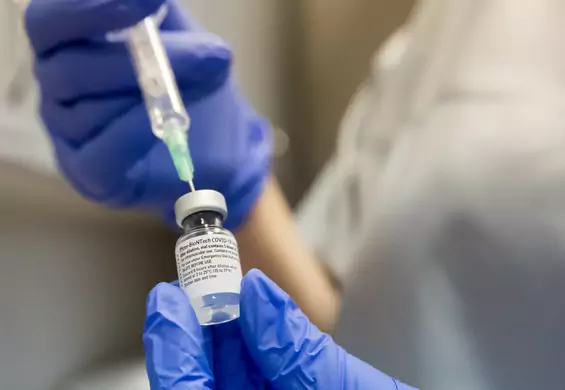 Duży wzrost chętnych na szczepienia przeciwko COVID-19. 40 proc. Polaków wciąż mówi "nie"
