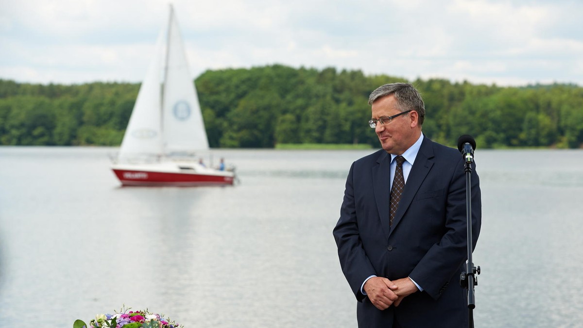 Dzięki lokalnej aktywności, pomysłom i pieniądzom z UE można wiele zmienić – powiedział prezydent Bronisław Komorowski, który w piątek w Podgajach (woj. wielkopolskie) spotkał się z przedstawicielami kilku stowarzyszeń Lokalnych Grup Rybackich z północnej i zachodniej Polski.