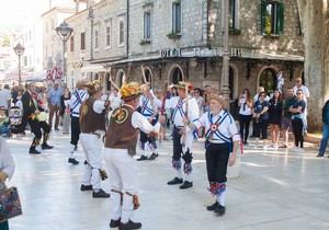 fokloristi iz britanije u trebinju