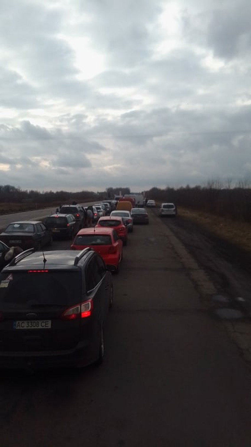 Kolona vozila na putu iz Ukrajine