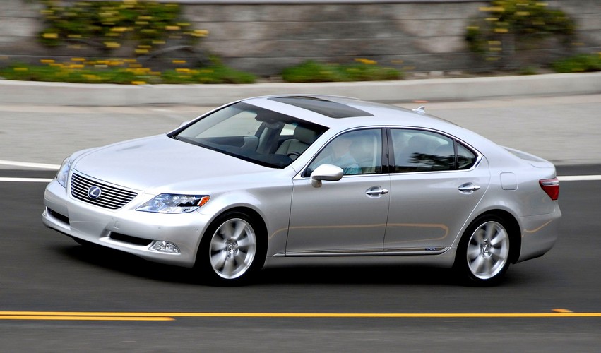 2. Lexus LS 600h L - 63.3 dB