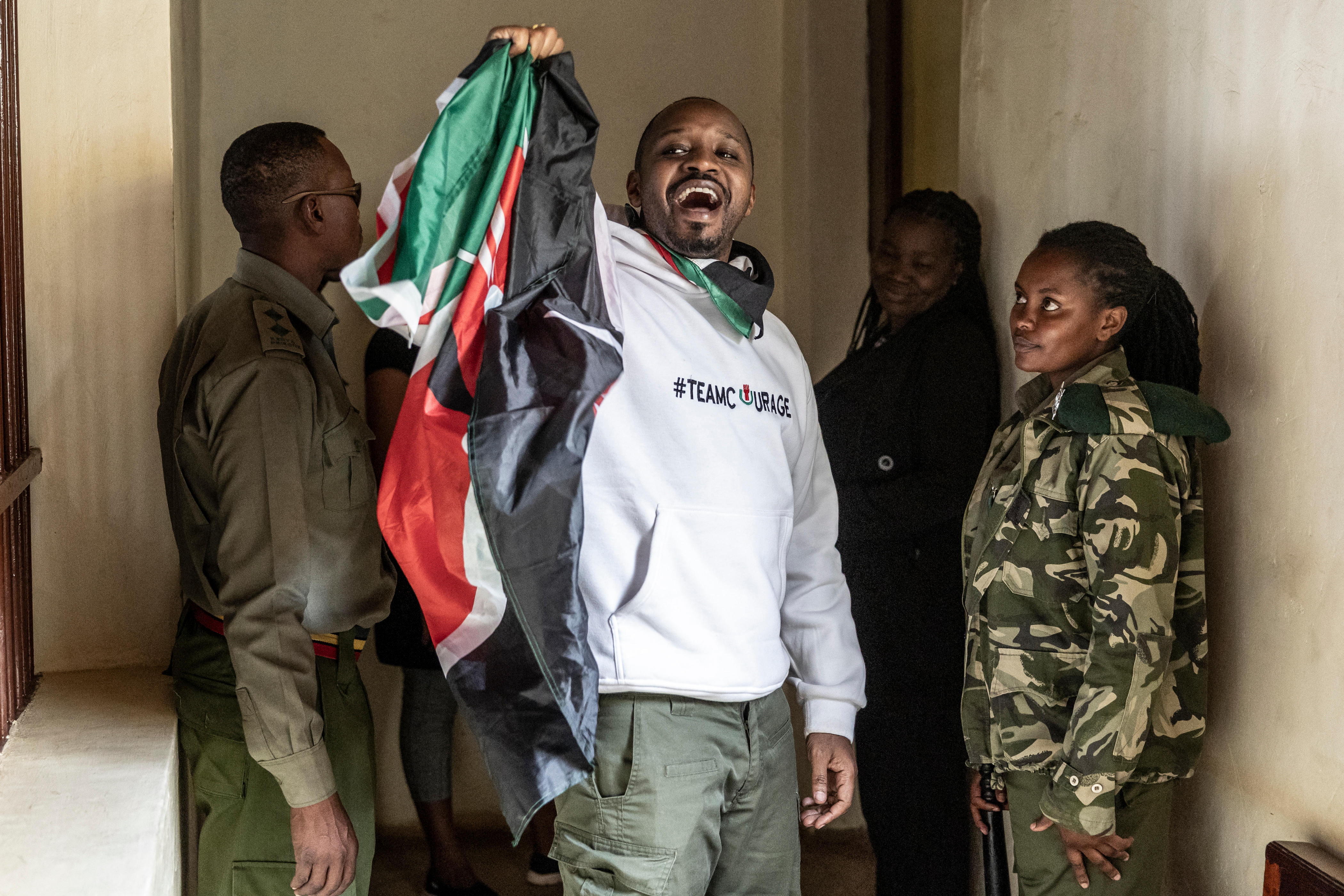 Kenya ritira accuse terrorismo contro attivista Mwangi