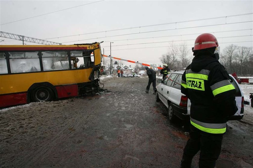 Wypadek autobusu i pociągu