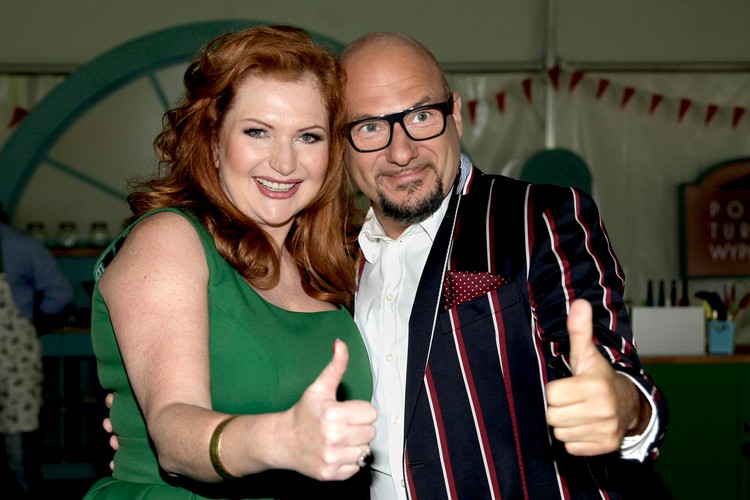 Marta Grycan i Piotr Gąsowski na planie programu 'Polski turniej wypieków'