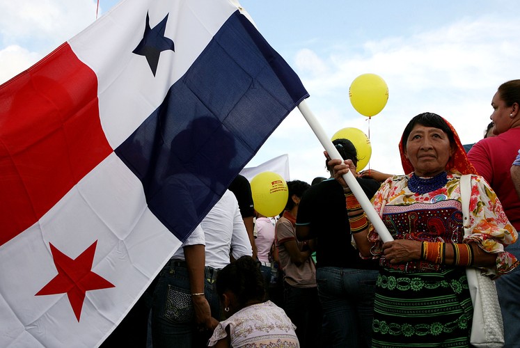 Panama zlikwidowała swoją armię w 1990. Ruch ten podyktowany był obawą o powrót reżimu wojskowego, który rządził krajem od 1968 roku. Obecnie na straży bezpieczeństwa mieszkańców tego środkowoamerykańskiego państwa stoi Narodowa Policja, Armia Narodowych Sił Morskich oraz Narodowa Służba Powietrzna. W skład tych jednostek wchodzi ok. 12 tysięcy funkcjonariuszy. Na mocy Traktatu o Neutralności Kanału Panamy gwarantem terytorialnej integralności Panamy jest armia Stanów Zjednoczonych.