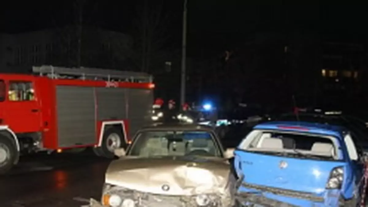Policja: staranował jedenaście aut i potrącił sąsiadkę