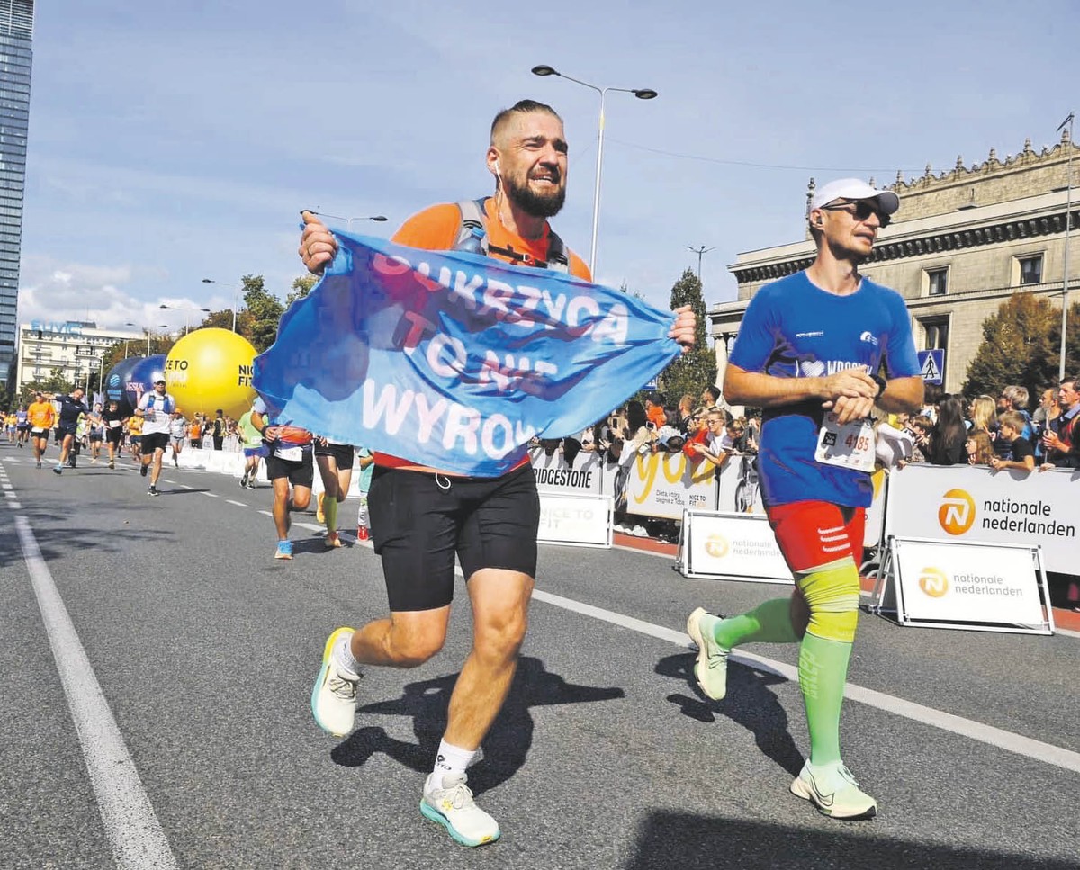 Przemek Warzecha, znany jako cukrzyk_biega, ultramaratończyk, który od 12 lat żyje z cukrzycą typu 1