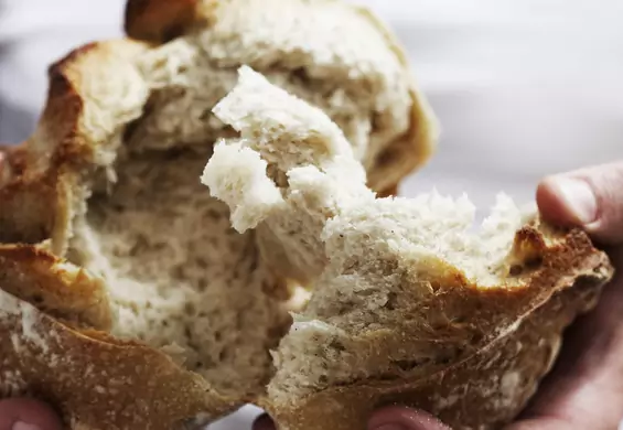 Chleb bez drożdży - idealny przepis na czas kwarantanny. Potrzebujesz tylko czterech składników