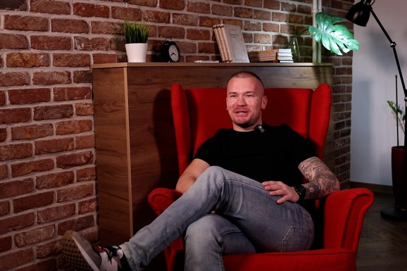"LAŽE, SVE JE OGAVNIJA" Munjez se obrušio na Staniju Dobrojević, pa progovorio o suđenju sa bivšom: "Brani mi da viđam dete" (Video)