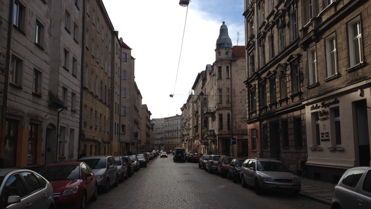 Zdaniem wrocławskich działaczy Sojuszu Lewicy Demokratycznej wszystkie pieniądze z czynszów i ze sprzedaży mieszkań komunalnych powinny być inwestowane w ten sam sektor. Tymczasem jak przekonują politycy lewicy, ok. 100 ze 145 mln zł miasto przekazuje na inne cele.