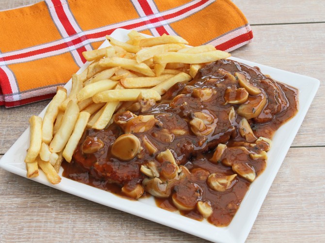 Lovačke šnicle koje se tope u ustima: Recept za klasik u bogatom sosu od pečuraka