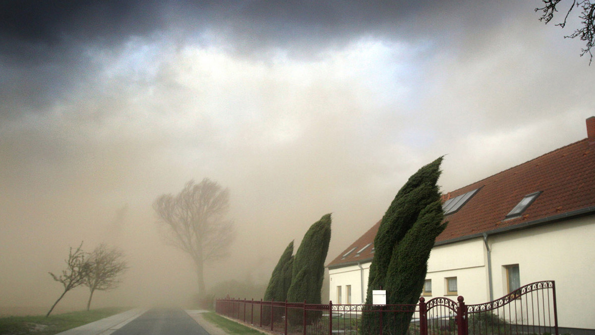 Zdjęcie "Burza piaskowa" autorstwa Cezarego Aszkiełowicza wyróżnione w kategorii "Fotografia spoza regionu"