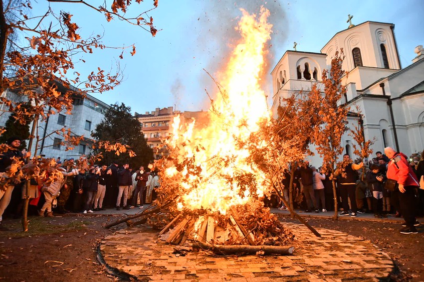Tradicionalno paljenje badnjaka