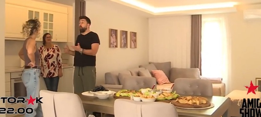 Milica Pavlović sa Ognjenom Amidžićem u rodnom selu