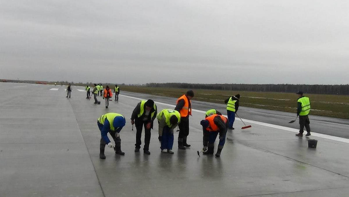 Wojewódzki Inspektor Nadzoru Budowlanego nie zgodził się na użytkowanie całej drogi startowej lotniska w Modlinie po jej doraźnym remoncie.