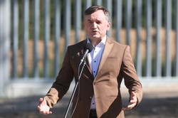 Ziobro: Pocisk platformerskiej broni wycelowanej w polski rząd. A cynglem jest...