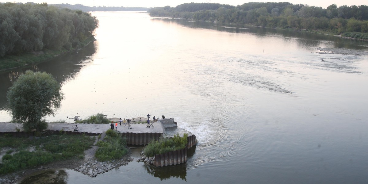 Fala ścieków dociera na Pomorze. Służby ostrzegają!