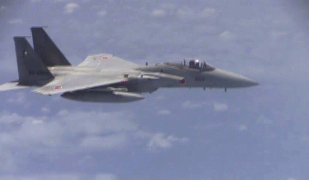 Japanski F-15 borbeni avion iznad Istočnokineskog mora