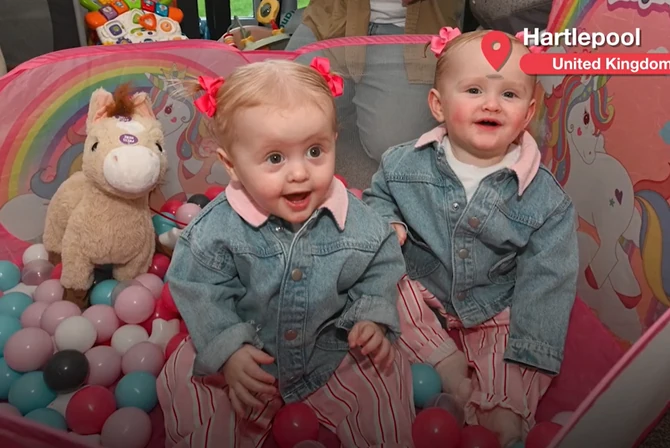 Blizanci koje su Ališa i Konor prve dobili