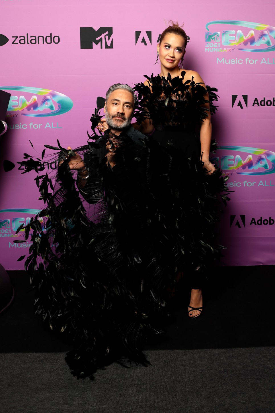 Rita Ora és Taika Waititi voltak a legcukibb páros a budapesti MTV EMA gálán