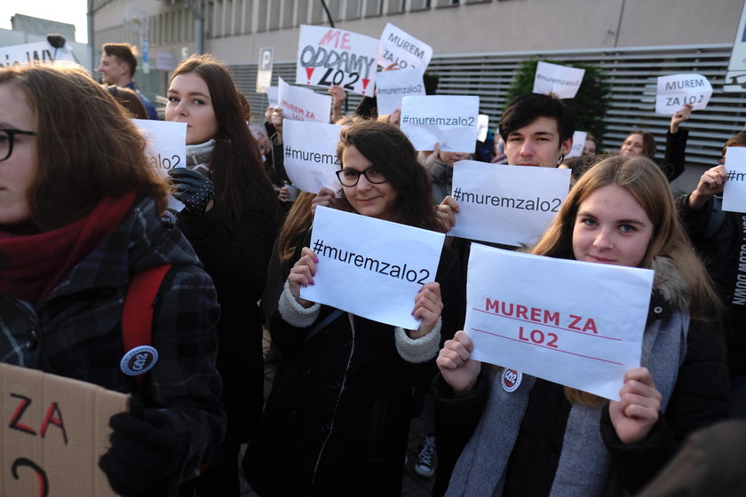 Jaworzno. Uczniowie i mieszkańcy protestują przeciwko likwidacji szkół